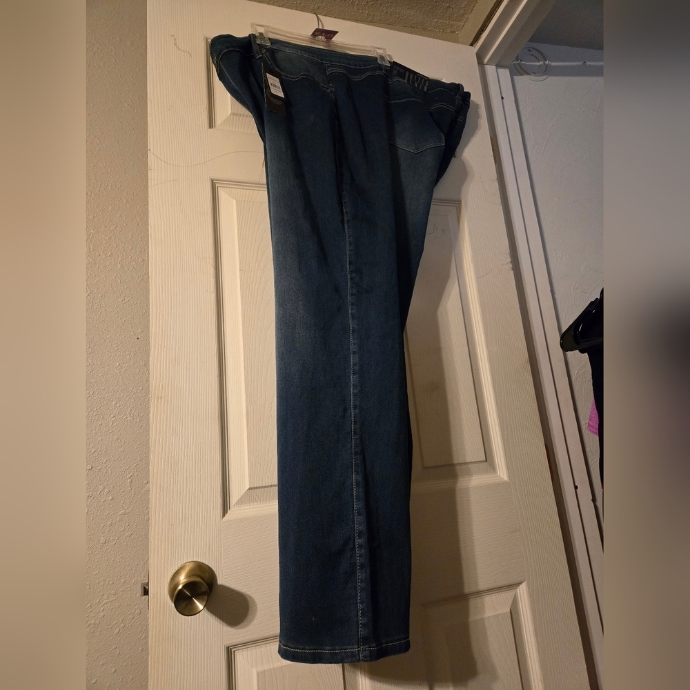 Avenue Butter Denim Straight Leg Med Wash Jeans - 32A - Picture 2 of 5